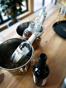 wiaderka z lodem, wino