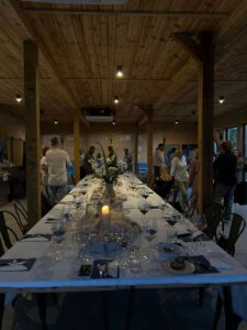 stół nakryty na imprezę